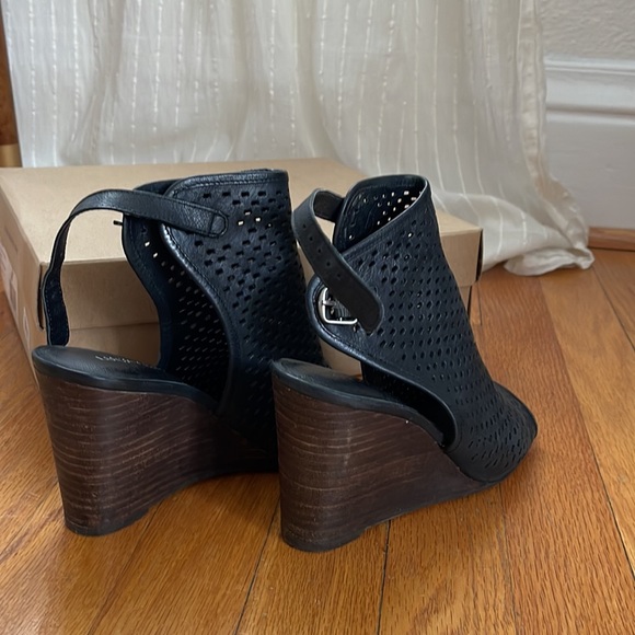 Lucky Brand Rozina Cutout Wedge Sandal - Picture 4 of 10